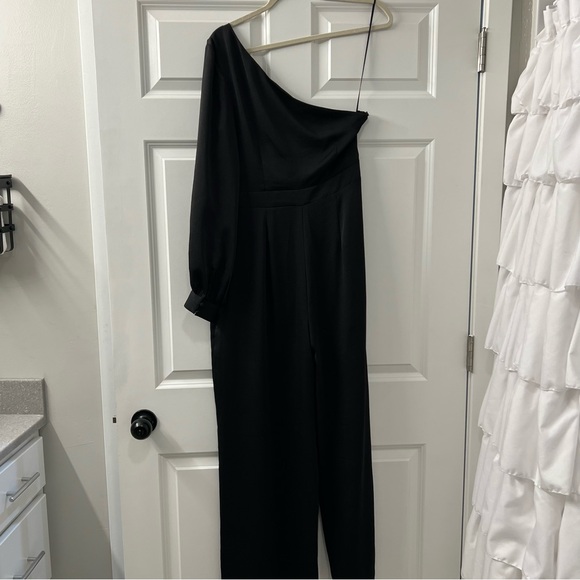 Express One-Shoulder Jumpsuit - Picture 5 of 8